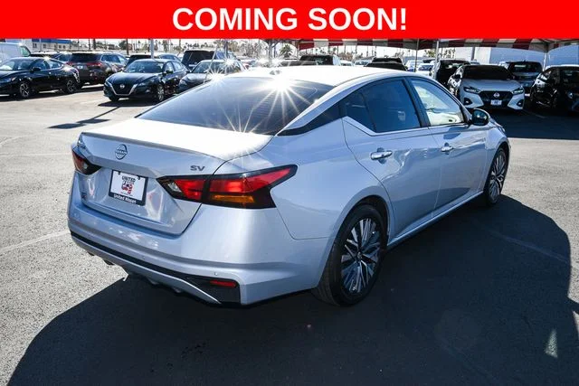 Used 2023 Silver Nissan 2.5 SV image 5