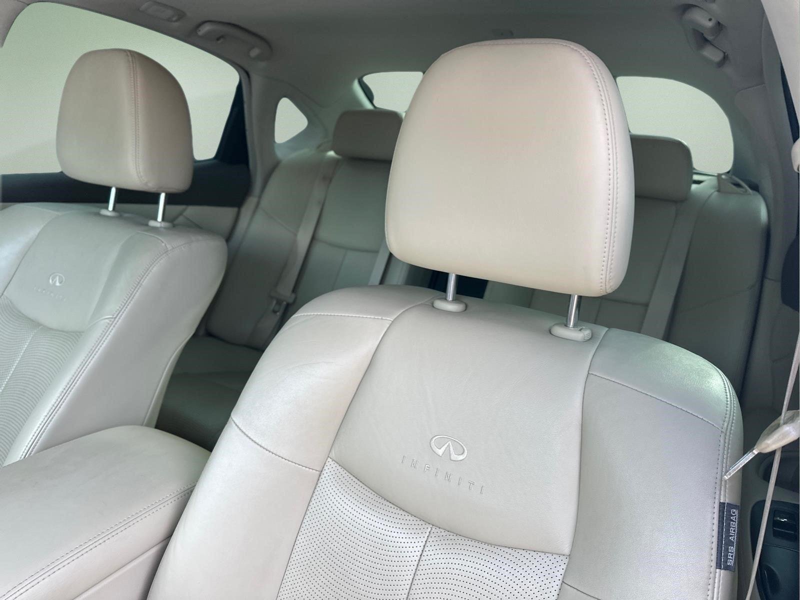 2011 INFINITI M 37 - Photo 18