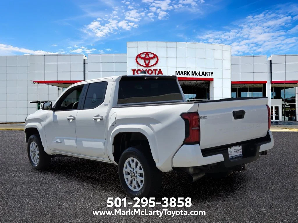 Used 2025 White Toyota SR5 image 3