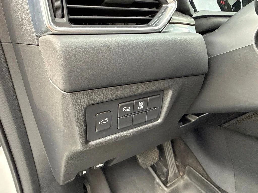 Used 2021 White Mazda Grand Touring Reserve image 23