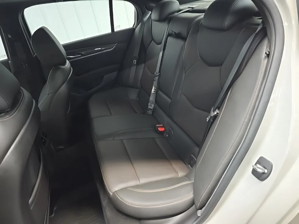 Used 2023 White Cadillac V-Series image 35