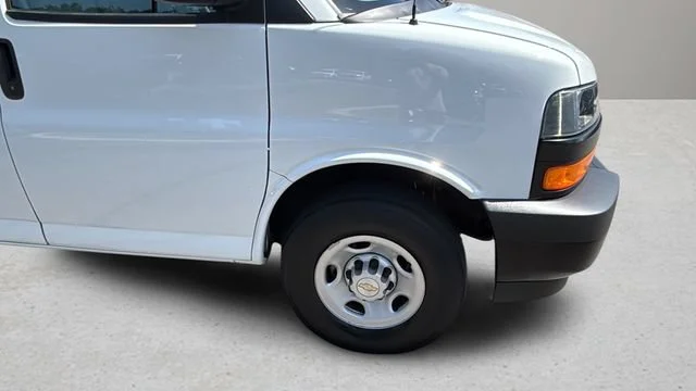 Used 2025 Summit White Chevrolet WT image 36