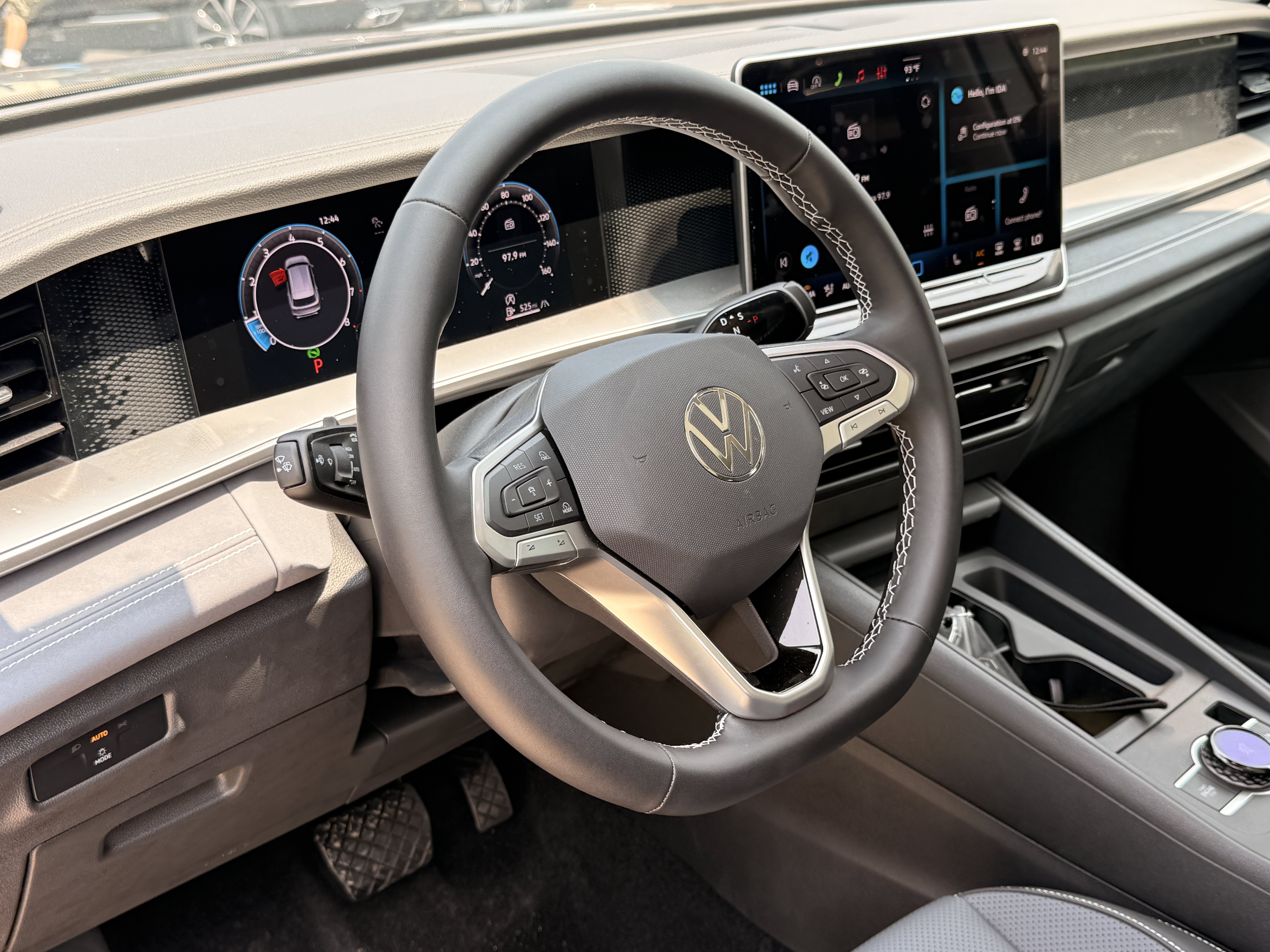 New 2026 Pyrite Silver Metallic Volkswagen SE image 27