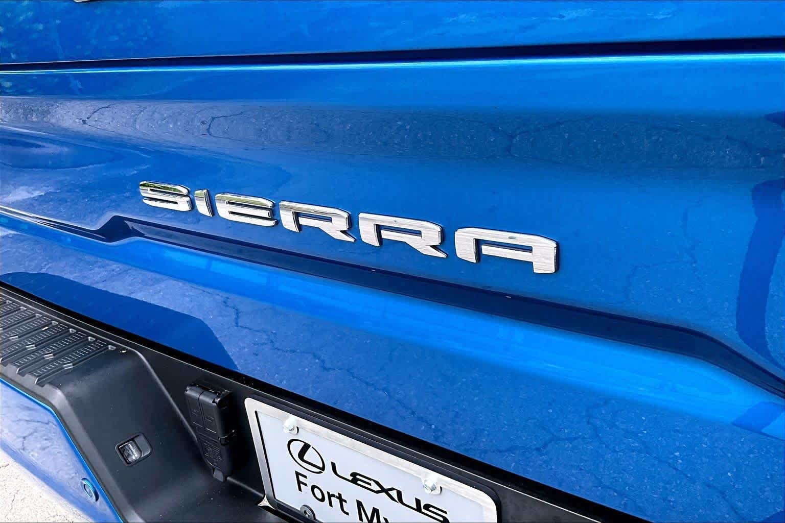 Used 2023 Dynamic Blue Metallic GMC AT4X image 10