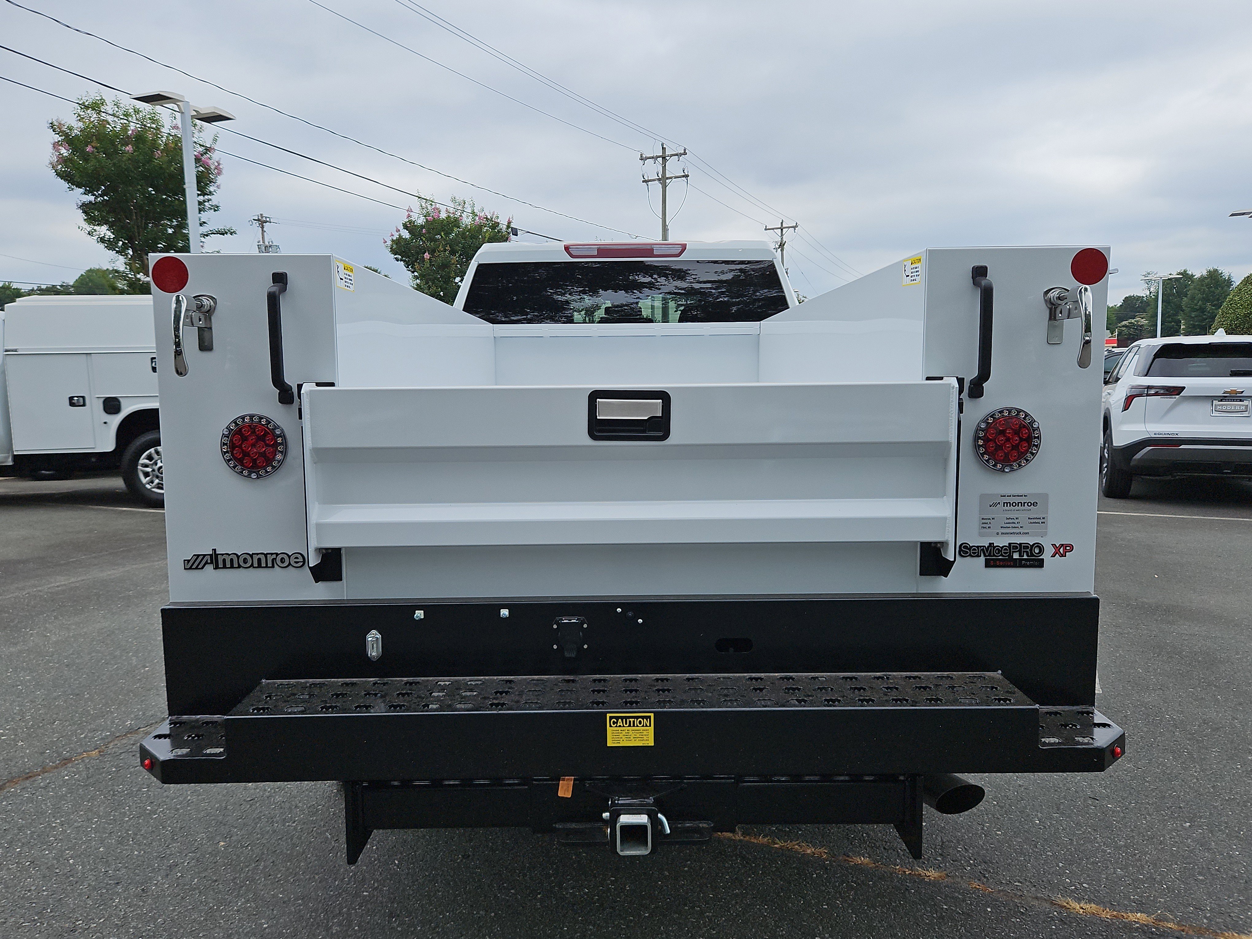 New 2026 Summit White Chevrolet WT image 4