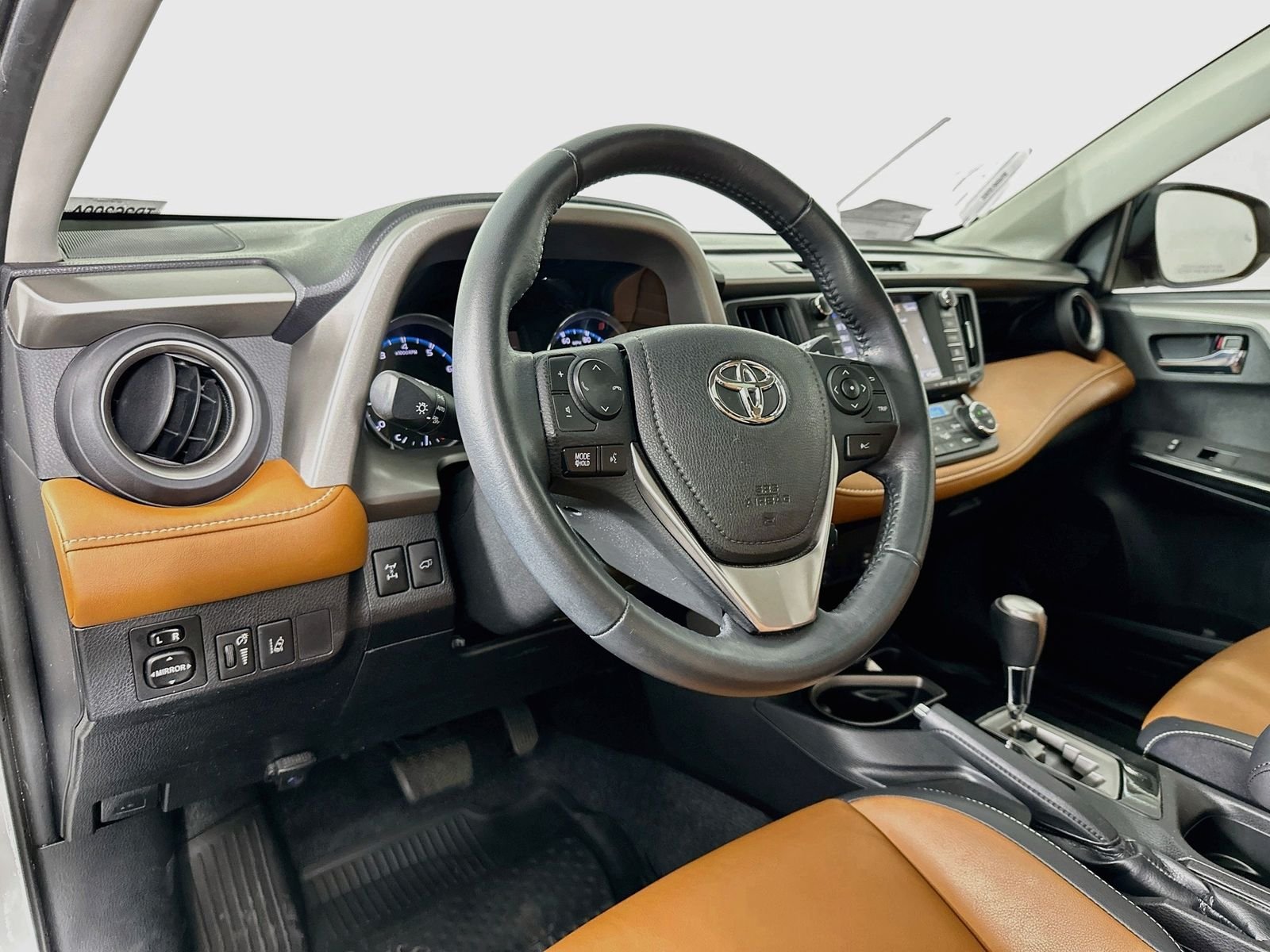 Used 2016 Blizzard Pearl Toyota Limited image 9
