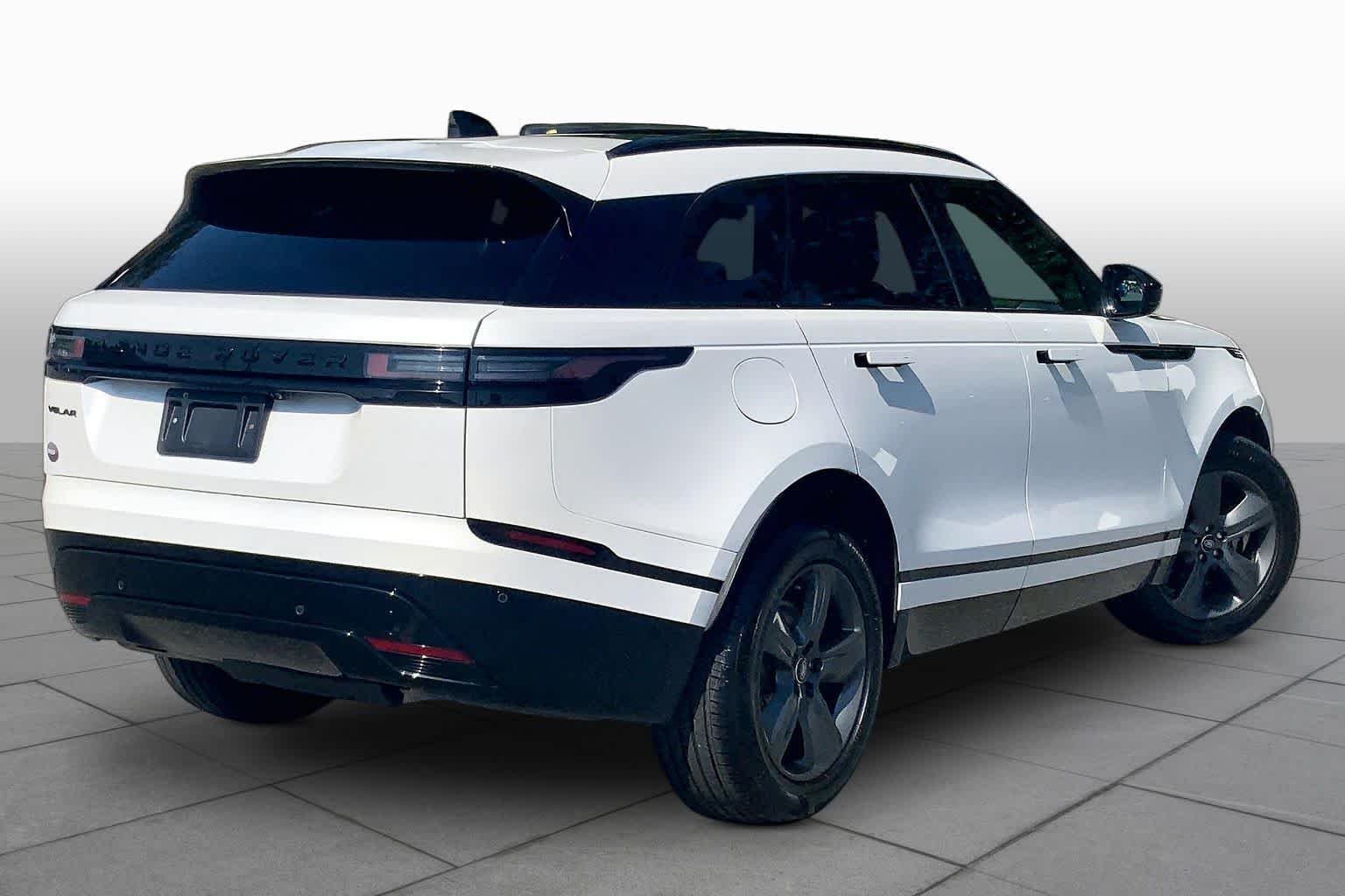 Used 2025 Ostuni Pearl White Land Rover Dynamic SE image 13