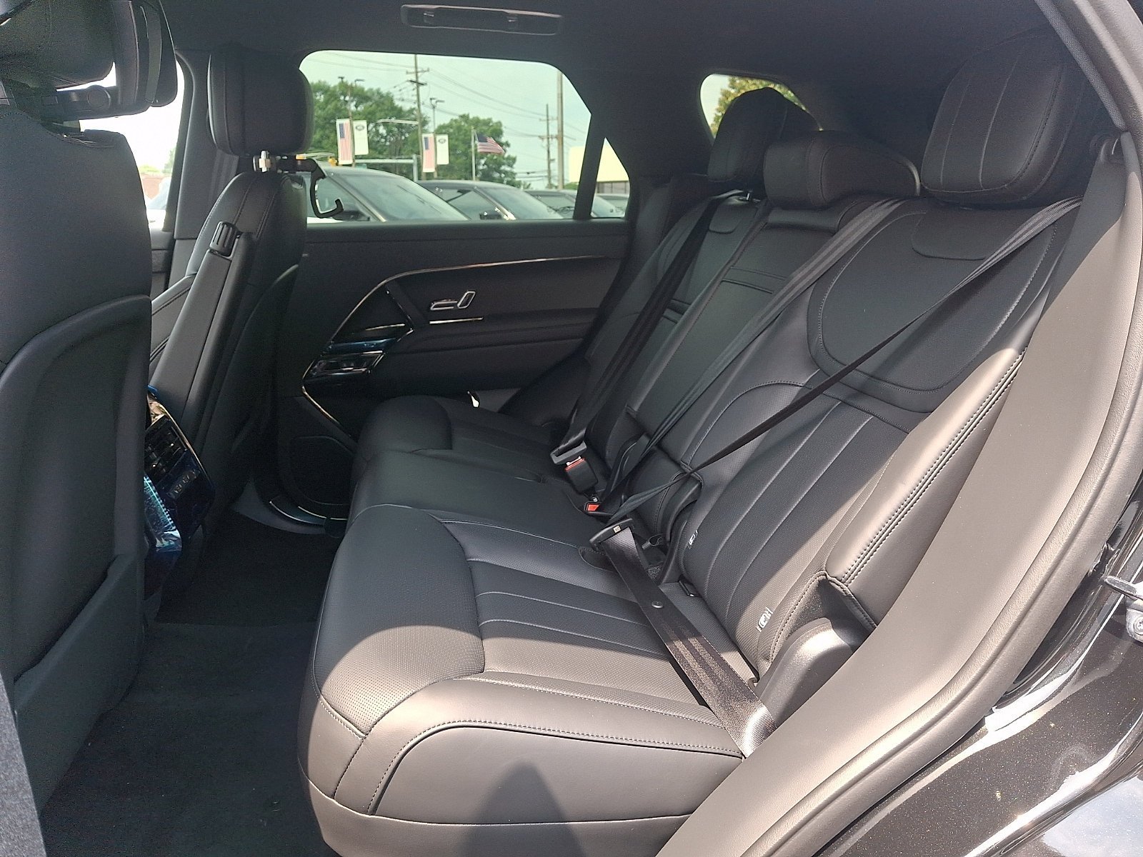 New 2026 Santorini Black LAND ROVER SE image 6
