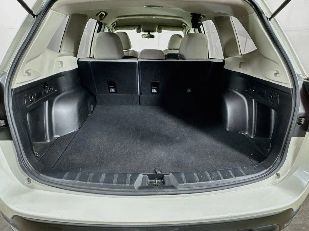 Used 2020 White Subaru Base image 29