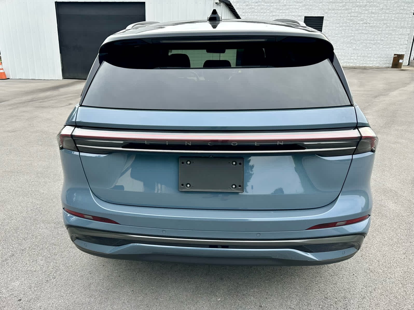 Used 2025 Whisper Blue Metallic Clearcoat Lincoln Reserve image 6