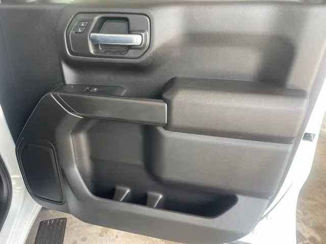 Used 2025 White Chevrolet Custom image 27