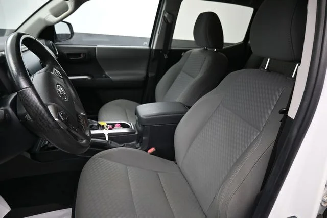 Used 2022 White Toyota SR5 image 19