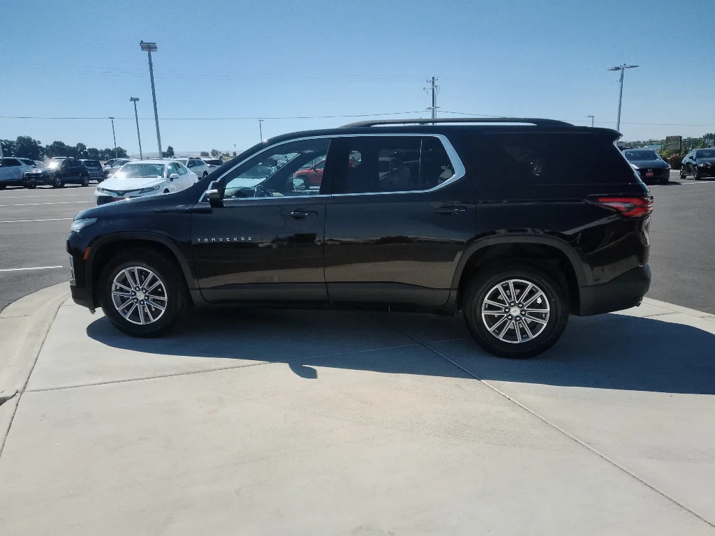 Used 2022 Mosaic Black Metallic Chevrolet LT Cloth image 6