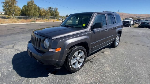 Used 2016 Gray Jeep Sport image 4