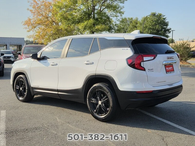Used 2024 Summit White GMC FWD 4DR SLE image 3