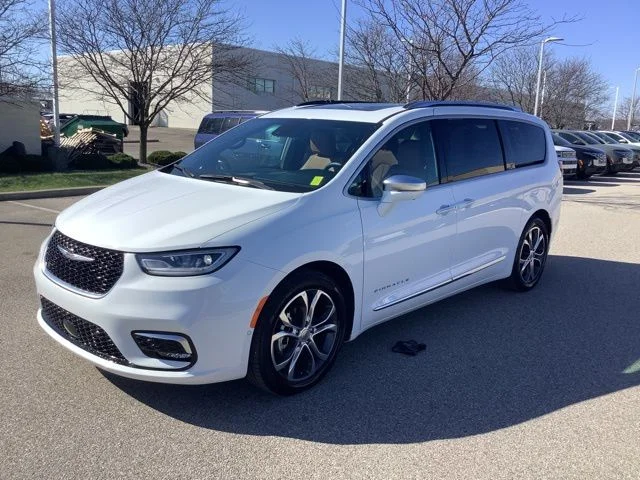 2024 Chrysler Pacifica Pinnacle's photo