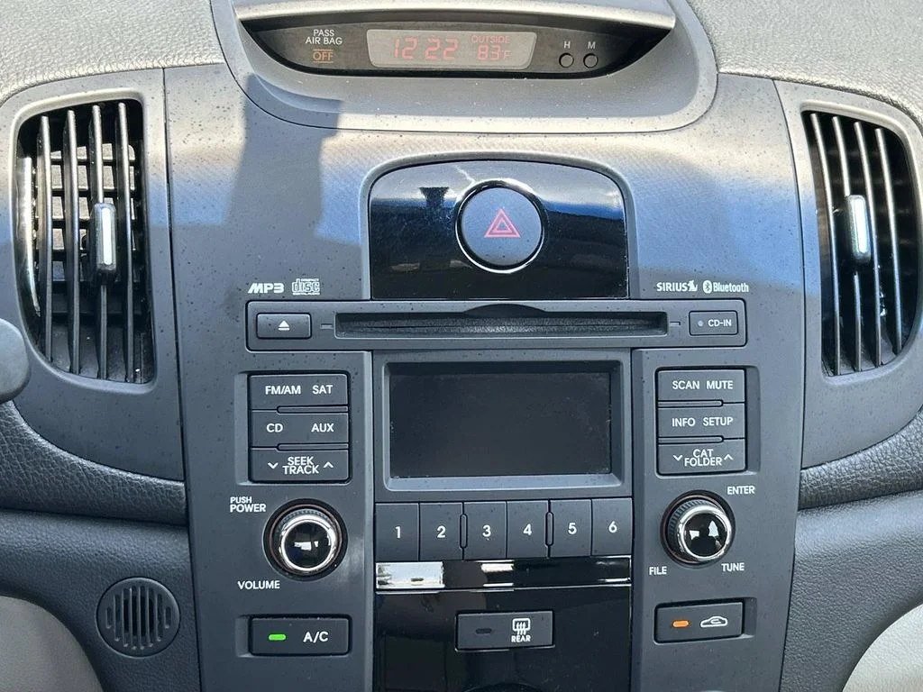 Used 2011 Silver Kia EX image 30