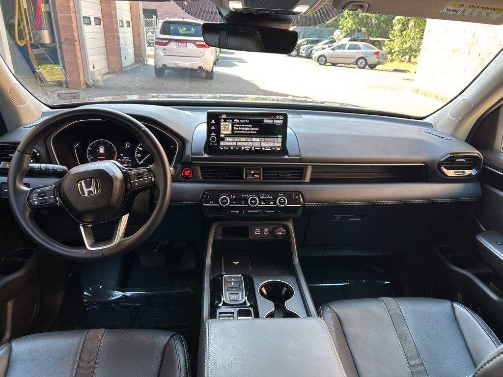 Used 2025 White Honda EX-L image 23