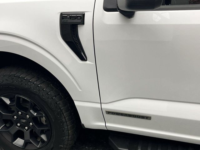 Used 2024 Oxford White Ford XLT image 10