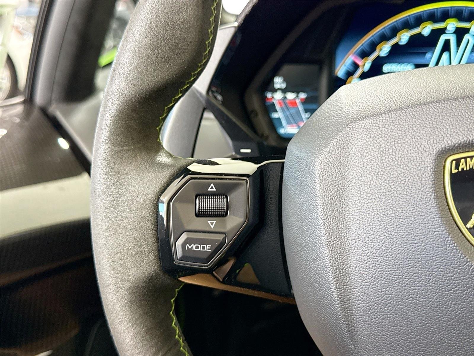 2021 Lamborghini Aventador - Photo 27