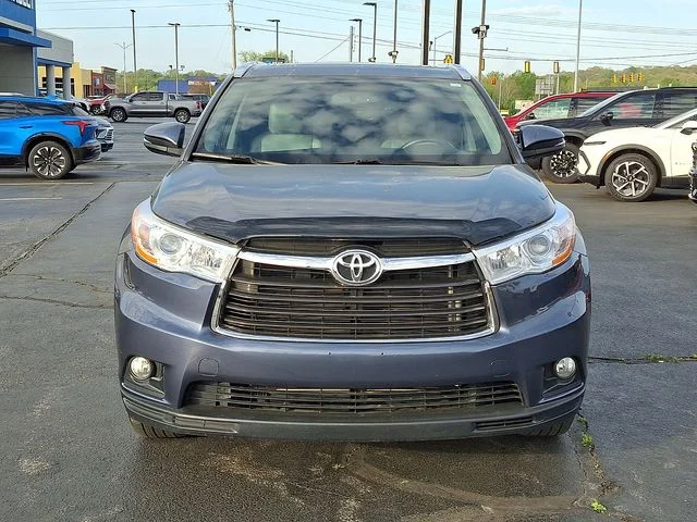 Used 2016 Blue Toyota XLE V6 image 2