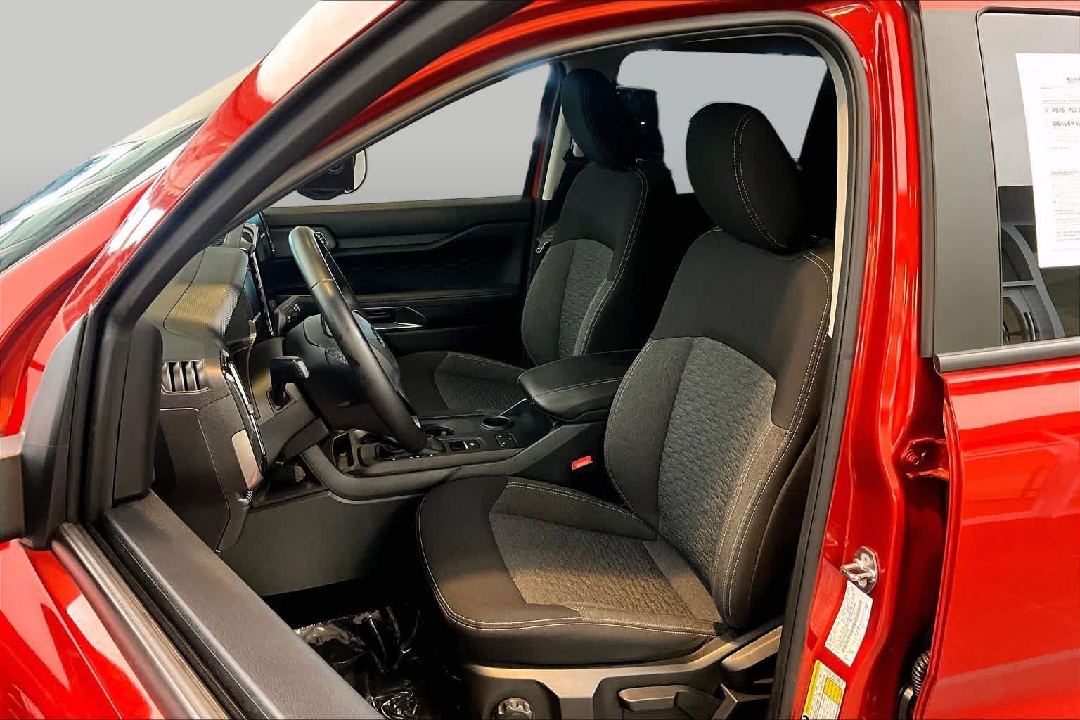 Used 2024 Hot Pepper Red Tinted Clearcoat Ford XLT image 9