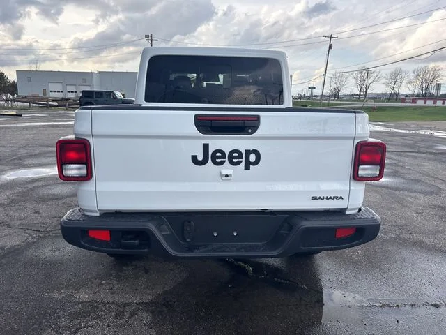 New 2026 Bright White Clear-Coat Exterior Paint Jeep Sahara image 4