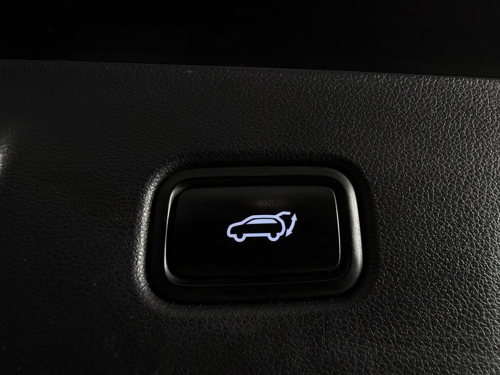 Used 2022  Hyundai Limited image 31