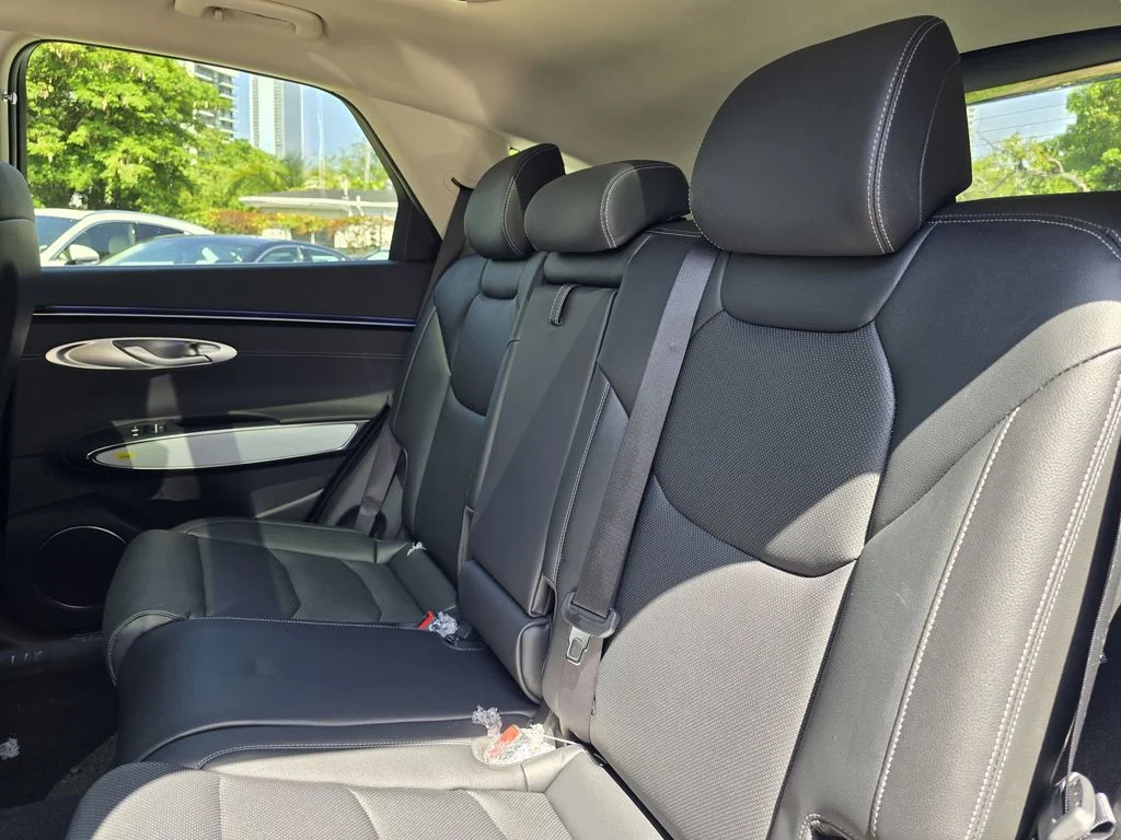 New 2026 Silver Genesis 2.5T Advanced image 12