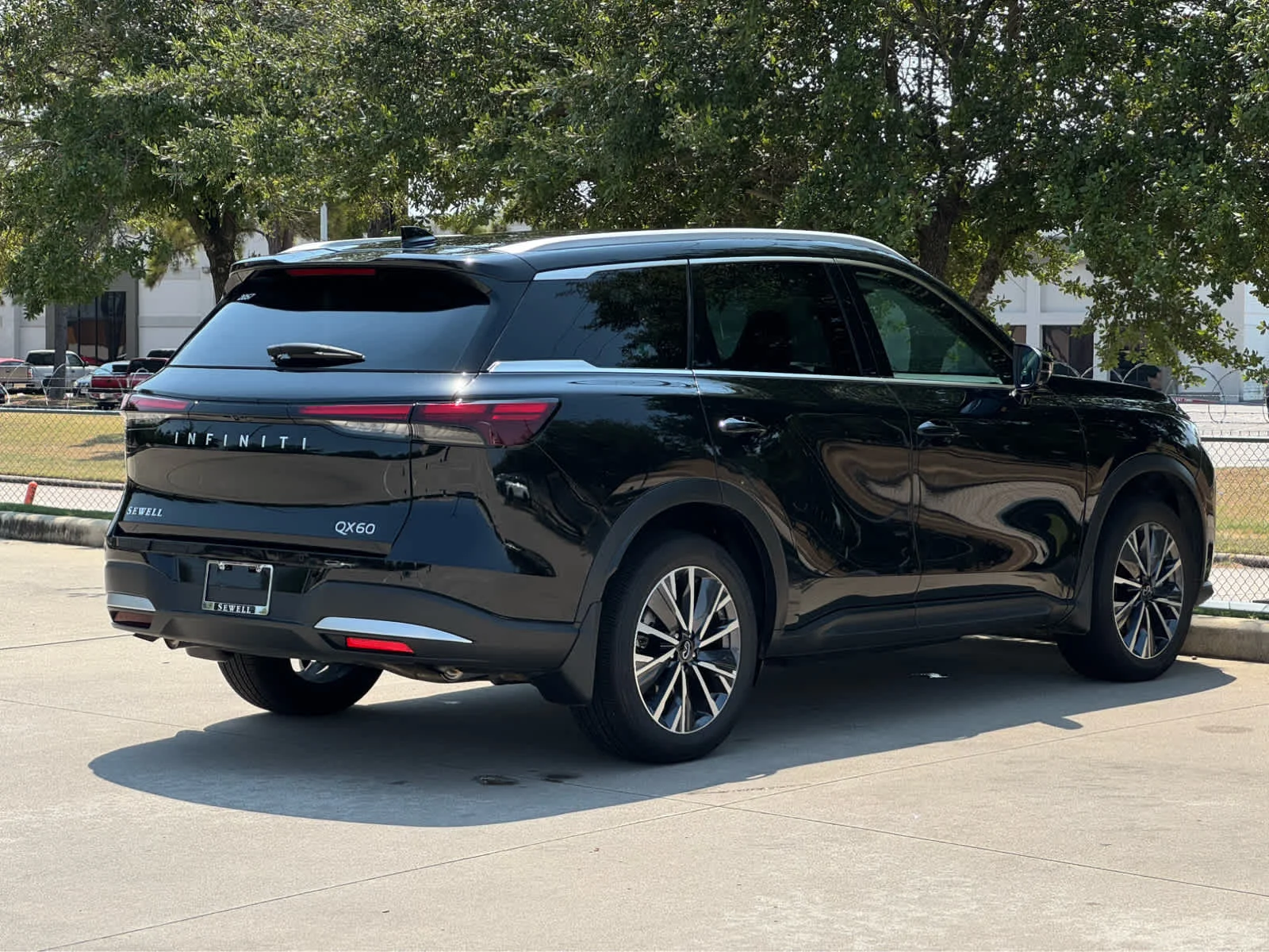 Certified Used 2027 Mineral Black INFINITI LUXE image 5