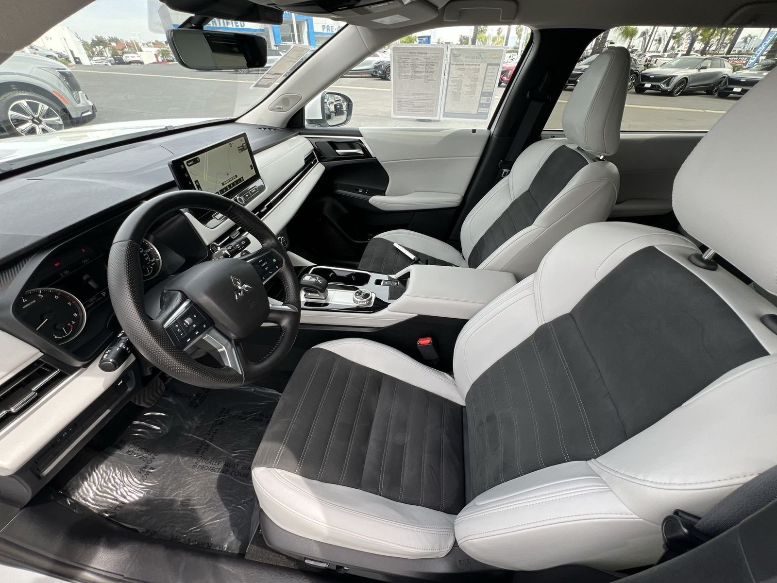 Used 2025 White Mitsubishi SE image 20