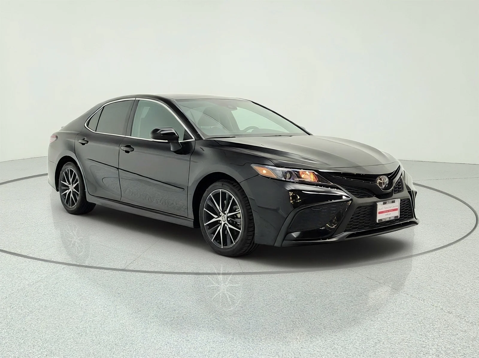 Used 2024 Midnight Black Metallic Toyota SE Auto (Natl) image 3