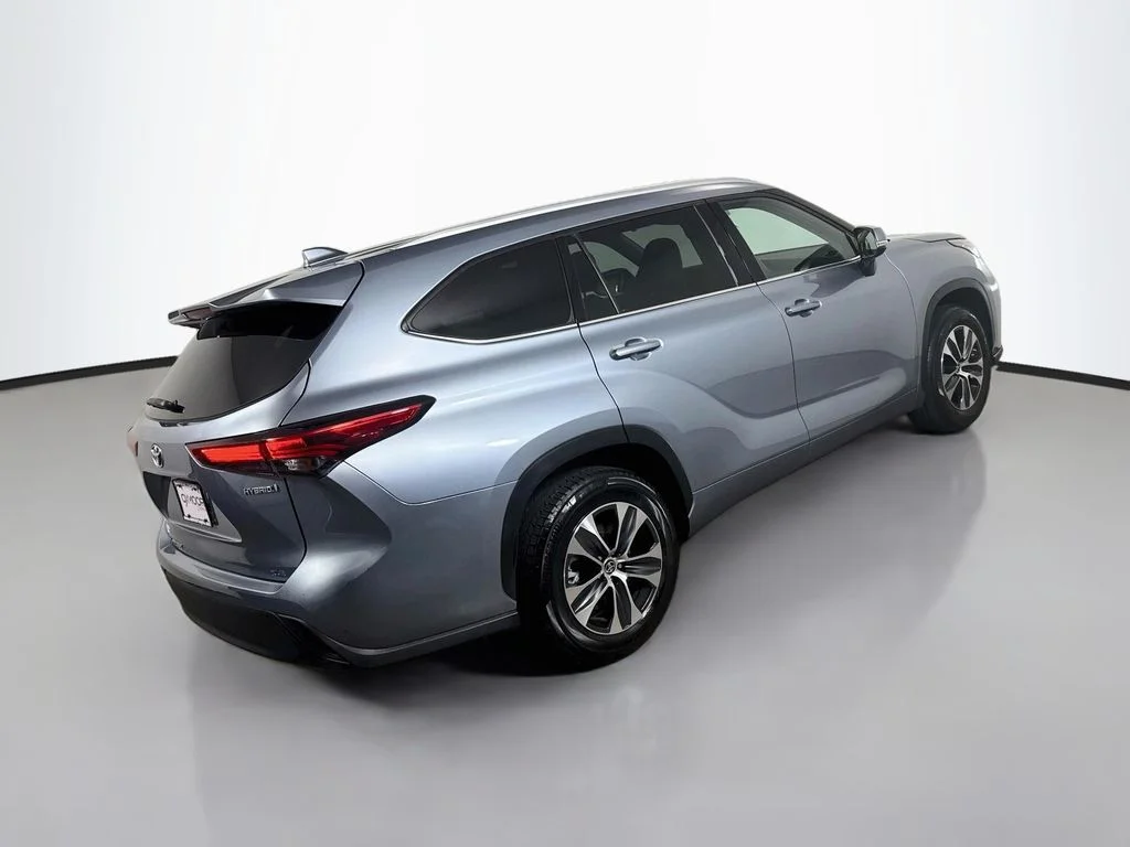 Used 2022 Moon Dust Toyota Hybrid XLE image 7