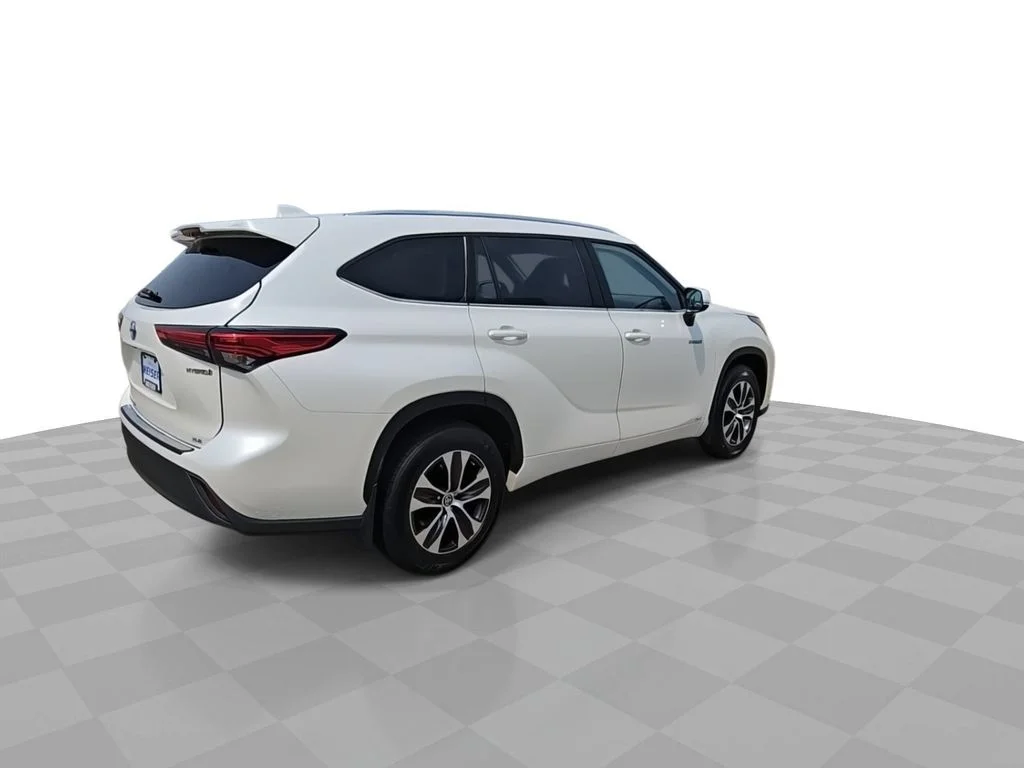 Used 2021  Toyota XLE image 8