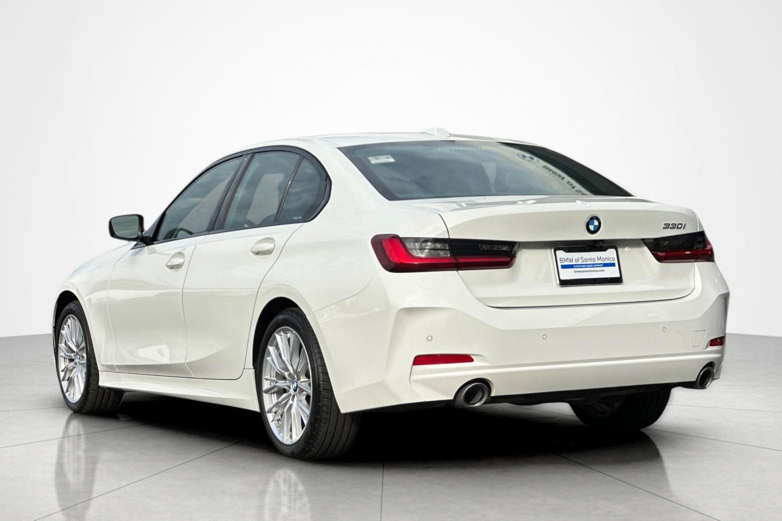 Used 2023 Alpine White BMW 330i image 3