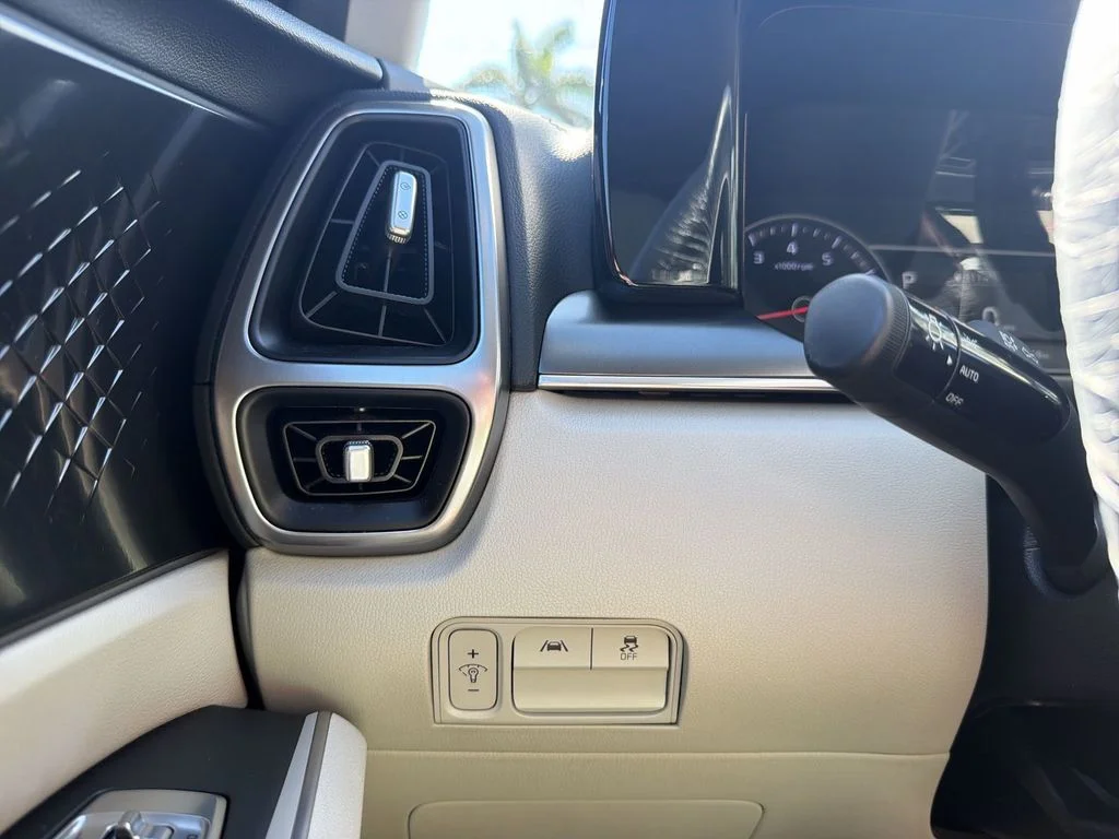 Used 2023 Silver Kia S image 24