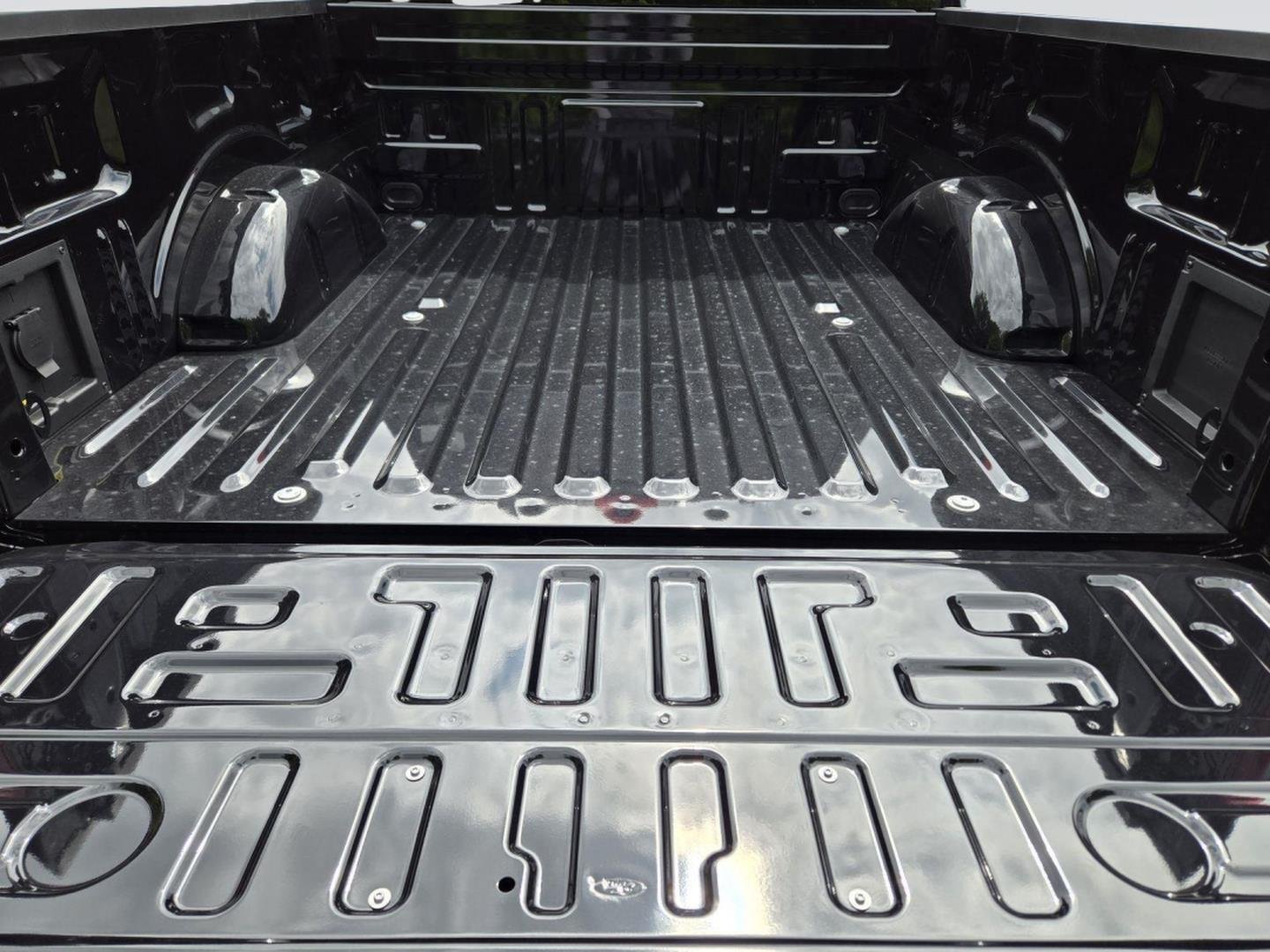 New 2026 Agate Black Metallic Ford Lariat® image 20