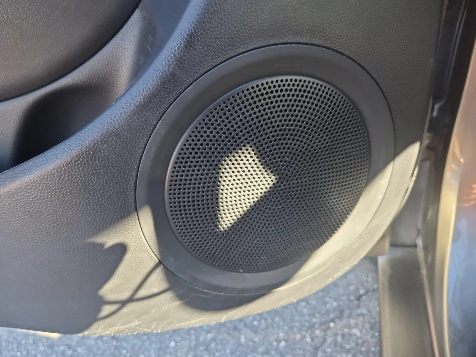 Used 2018 Titanium Gray Kia Base image 16