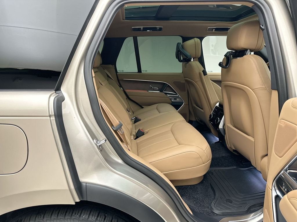 New 2026 Batumi Gold Premium Metallic Land Rover SE image 7
