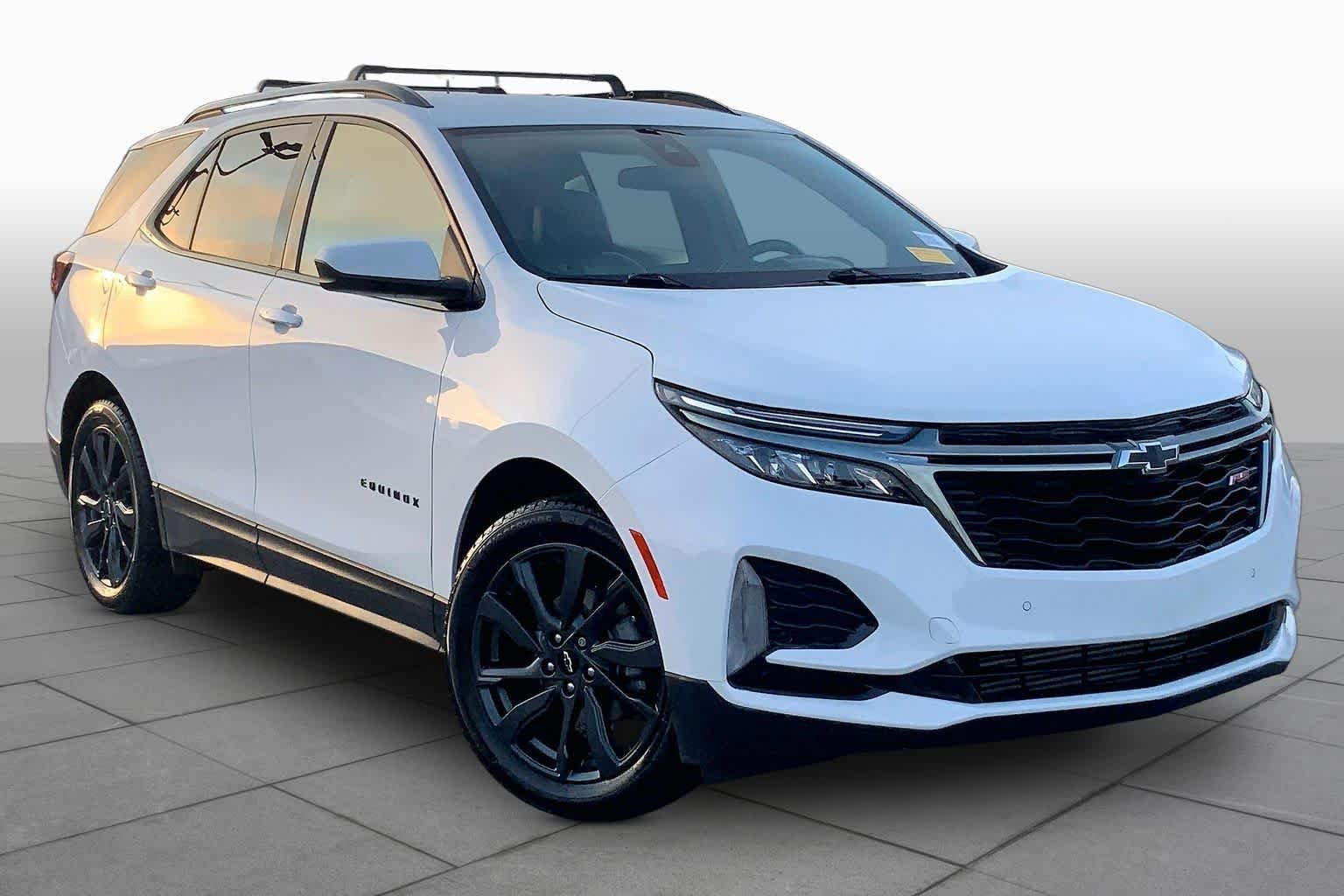 Used 2022 Summit White Chevrolet RS image 3