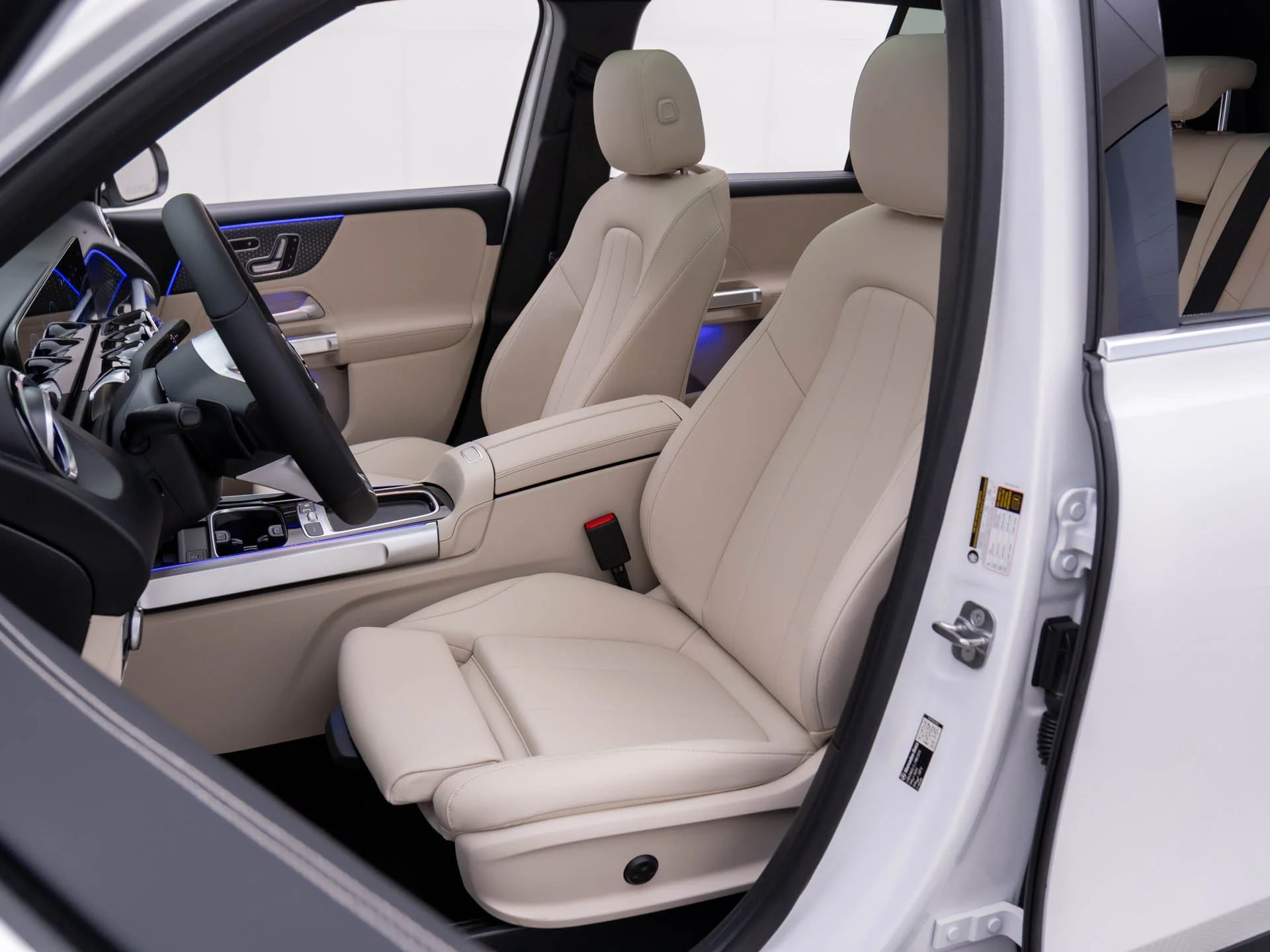 New 2026 White Mercedes-Benz GLB 250 image 17