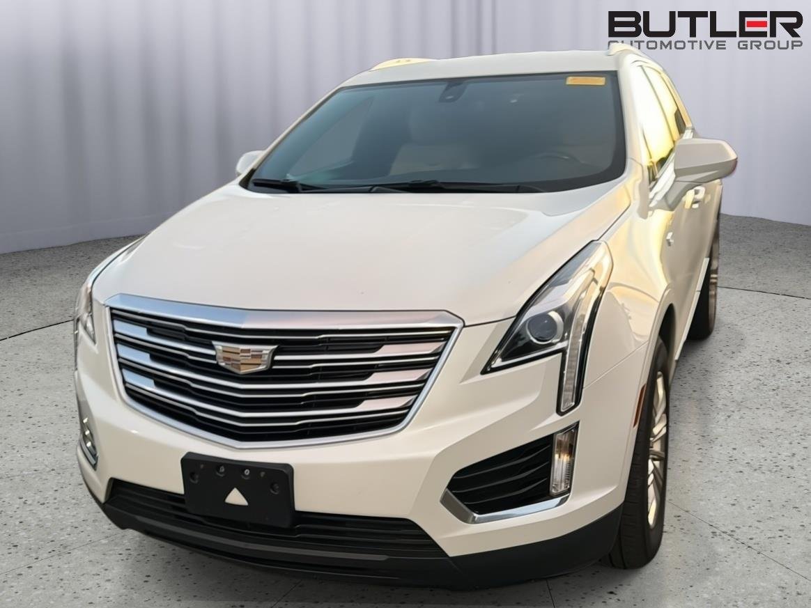 Used 2019 Crystal White Tricoat Cadillac FWD image 3