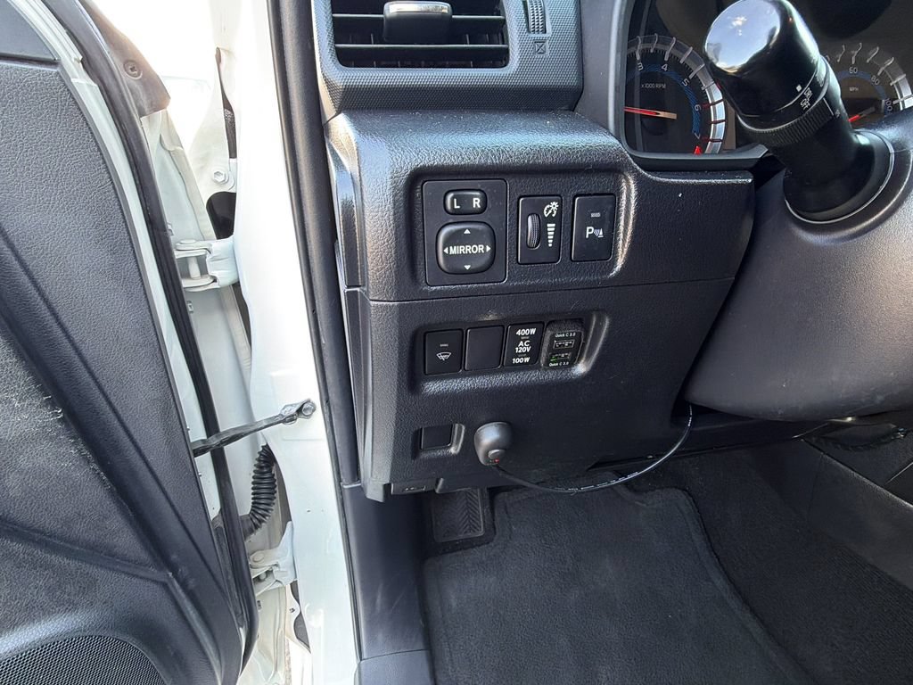 Used 2014  Toyota Limited image 18