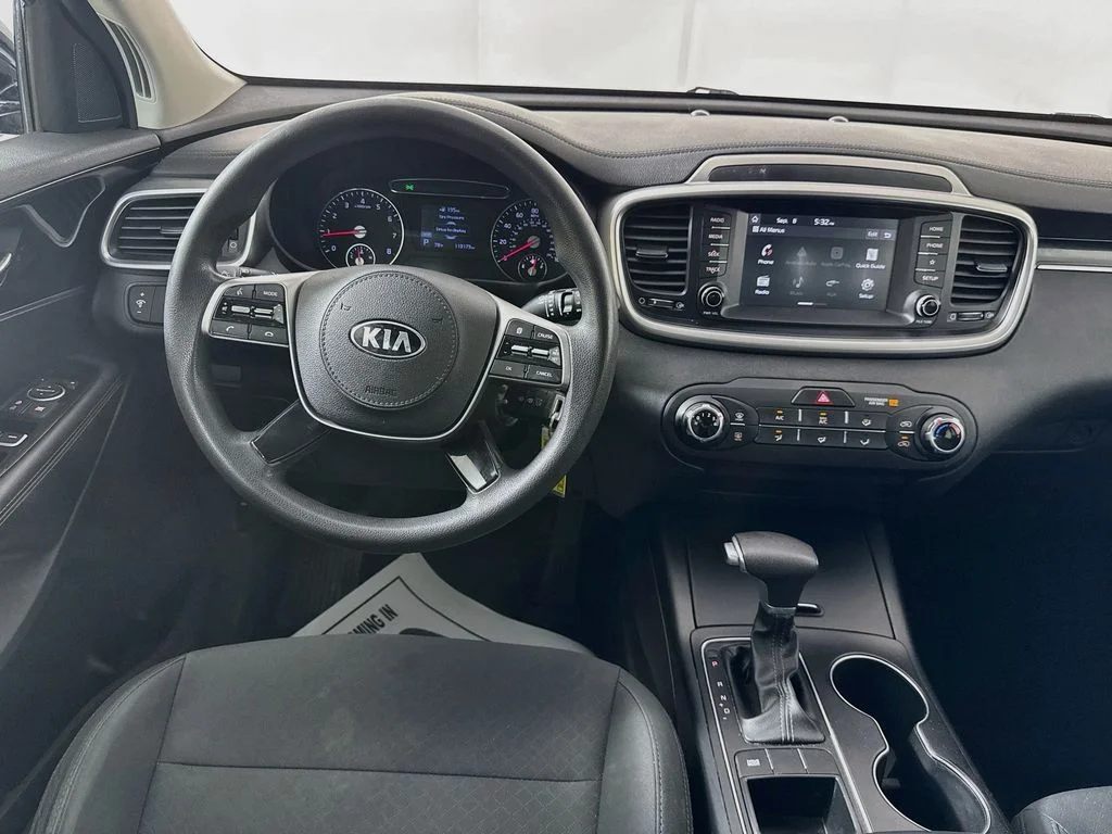 Used 2019 Black Kia L image 26
