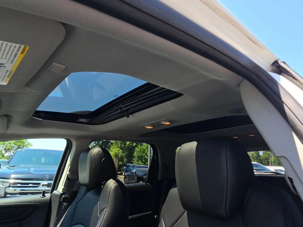 Used 2015 White GMC SLT-1 image 24