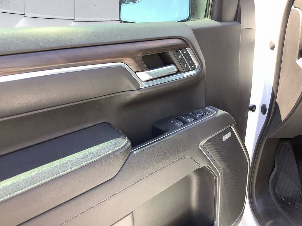 Used 2023 White GMC SLT image 12