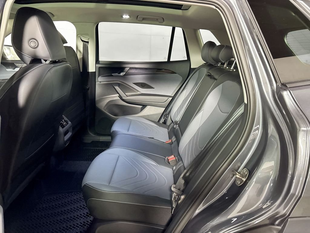 New 2026 Platinum Gray Metallic Volkswagen 2.0T SE image 20