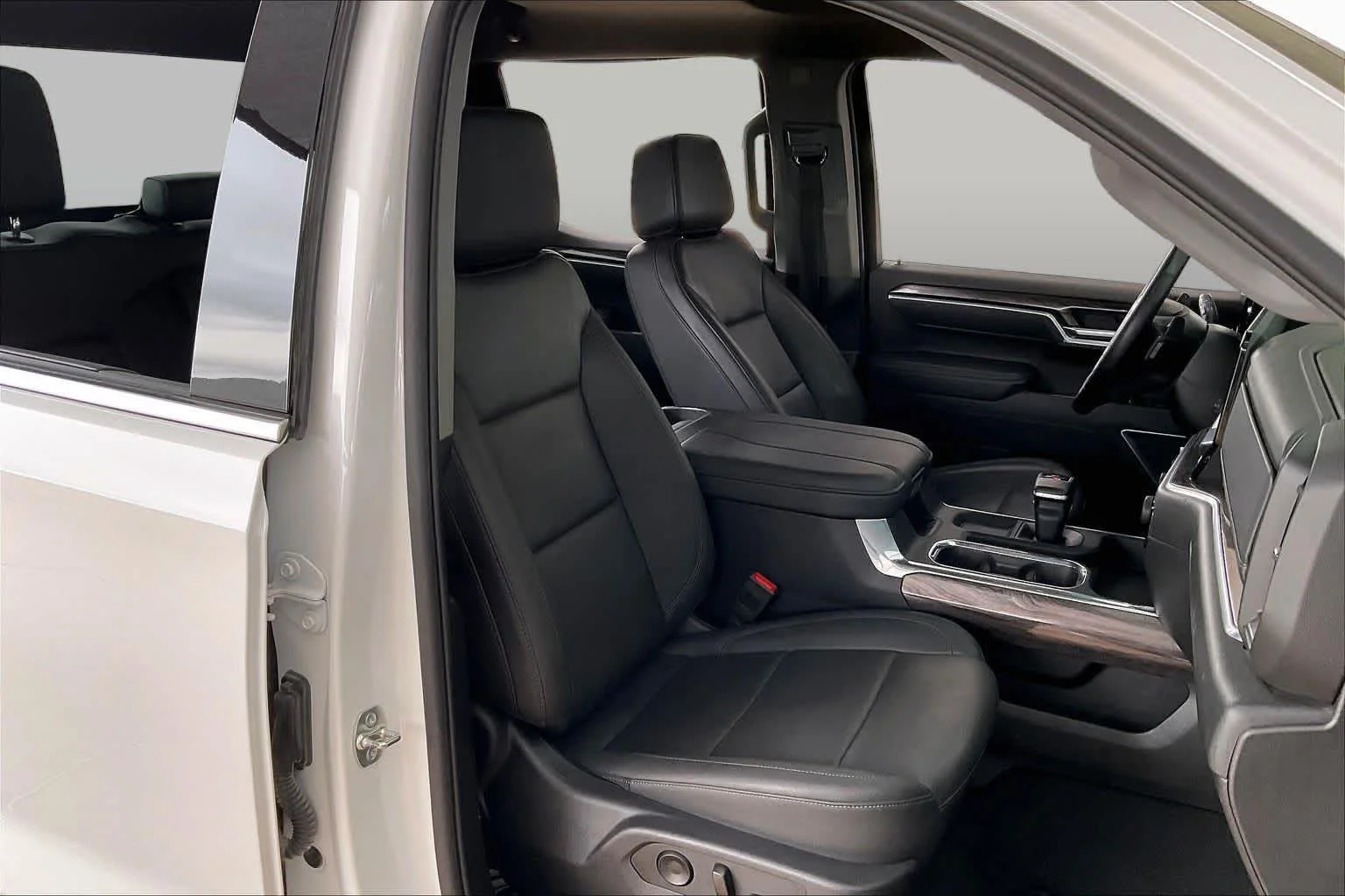Used 2025 Summit White Chevrolet LTZ image 7