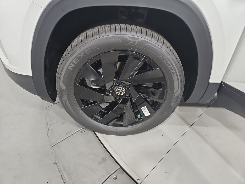 New 2026 White/off-white Volkswagen SE w/Technology image 25