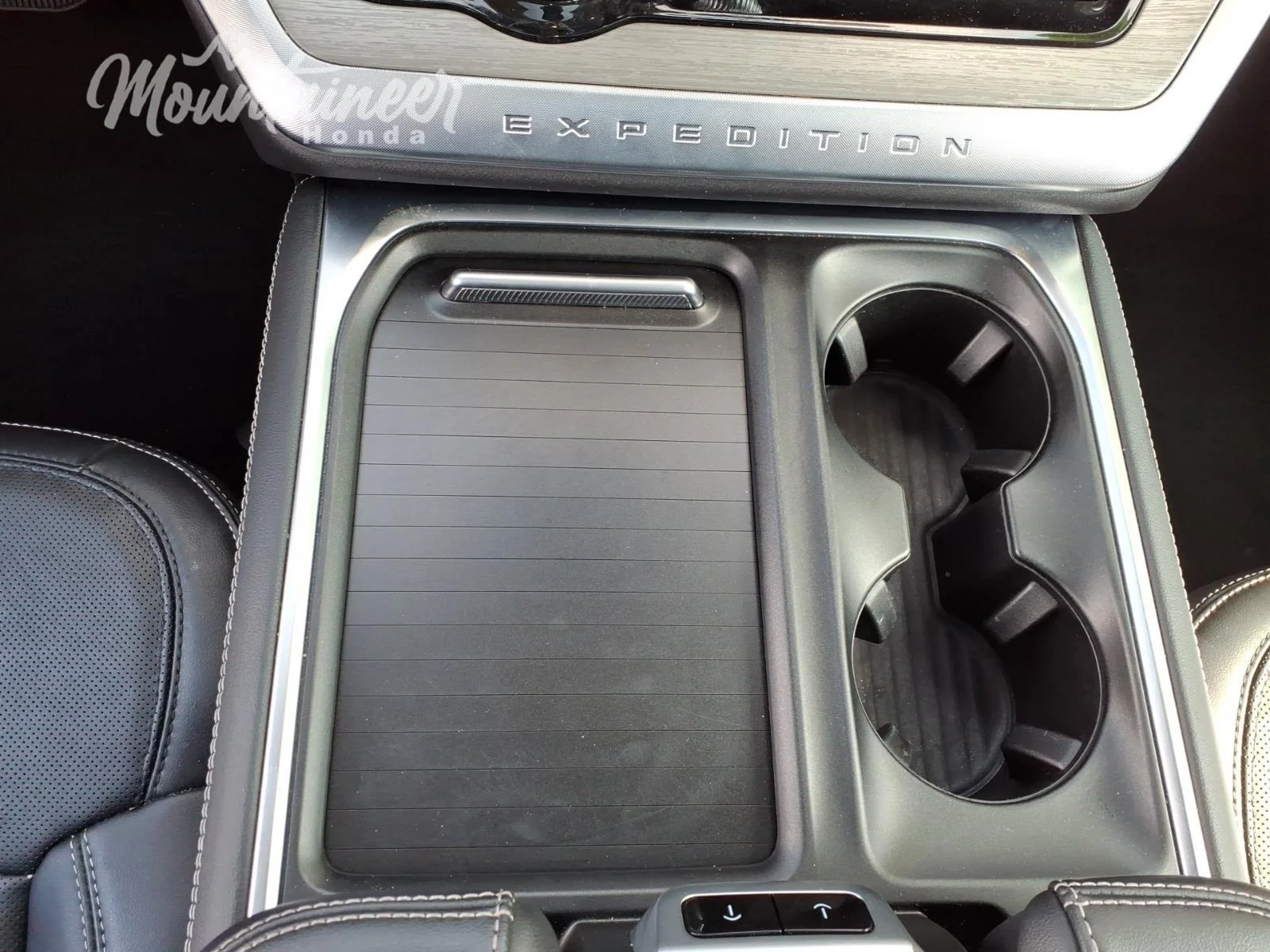 Used 2025 Dark Matter Gray Ford Platinum image 36